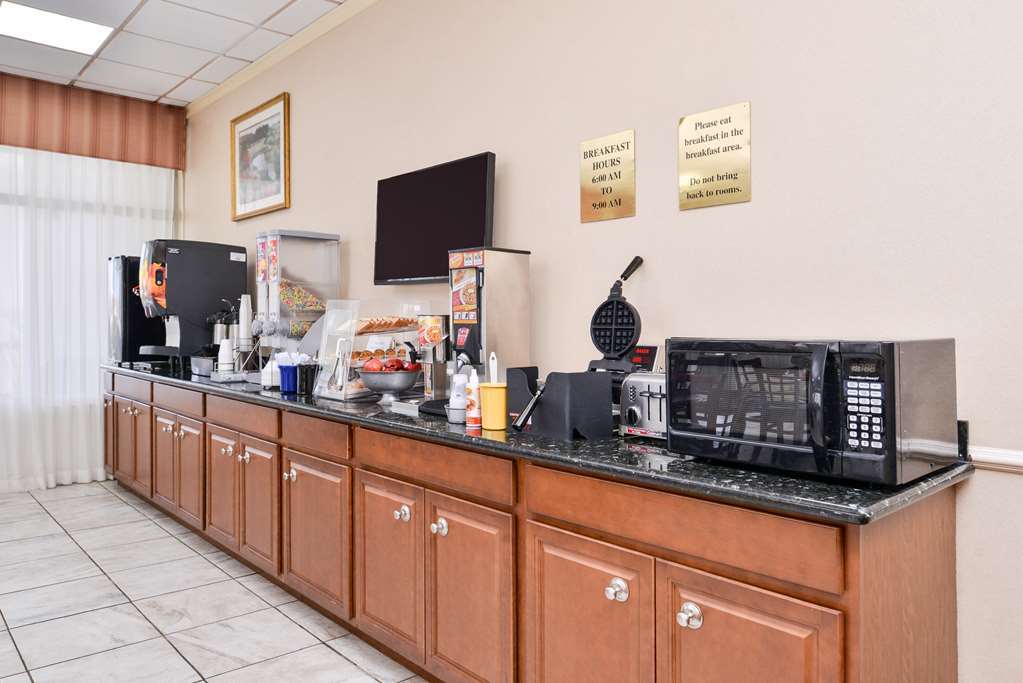 Econo Lodge Baton Rouge Prairieville Restaurant photo